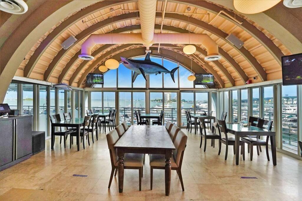 The Audrey! Penthouse With Direct Water Views! Appartement *